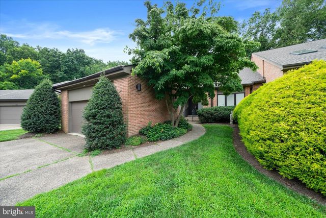122 DOWNS DR, Wilmington, DE 19807
