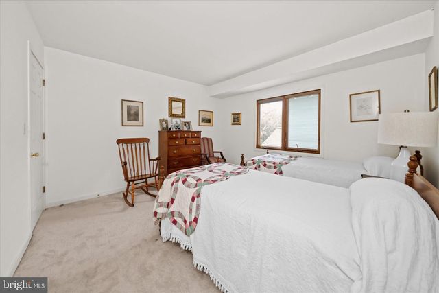 122 DOWNS DR, Wilmington, DE 19807