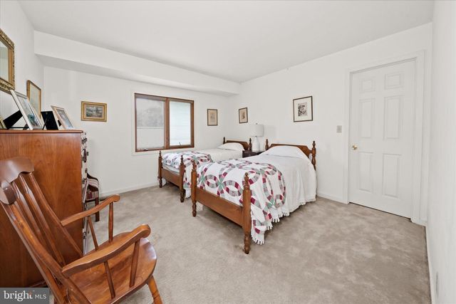122 DOWNS DR, Wilmington, DE 19807