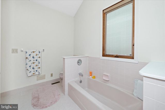 122 DOWNS DR, Wilmington, DE 19807