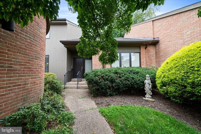 122 DOWNS DR, Wilmington, DE 19807