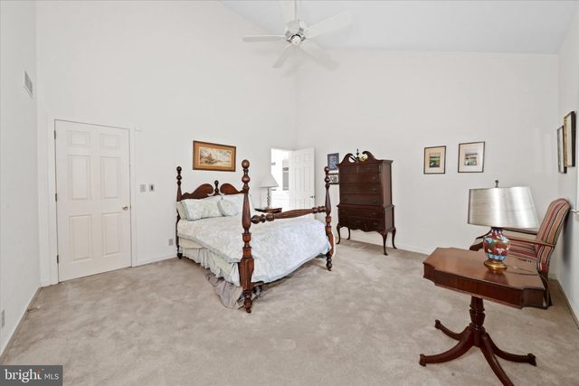 122 DOWNS DR, Wilmington, DE 19807