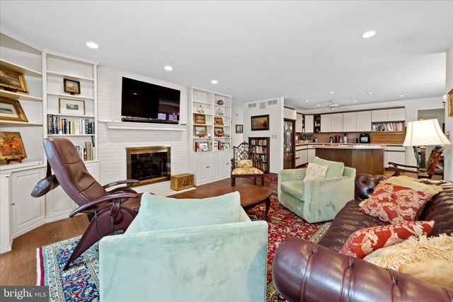122 DOWNS DR, Wilmington, DE 19807