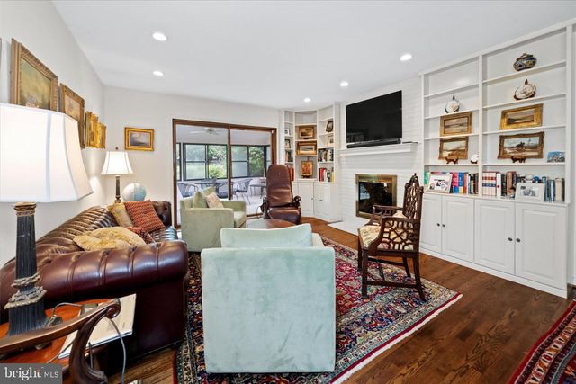 122 DOWNS DR, Wilmington, DE 19807