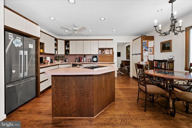 122 DOWNS DR, Wilmington, DE 19807