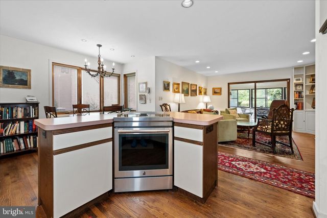 122 DOWNS DR, Wilmington, DE 19807