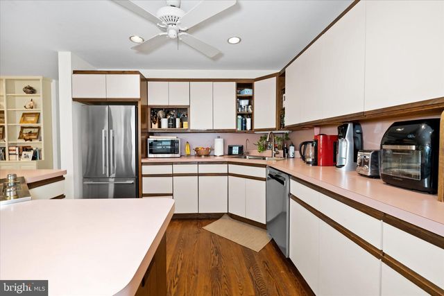 122 DOWNS DR, Wilmington, DE 19807