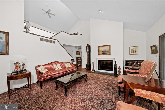 122 DOWNS DR, Wilmington, DE 19807