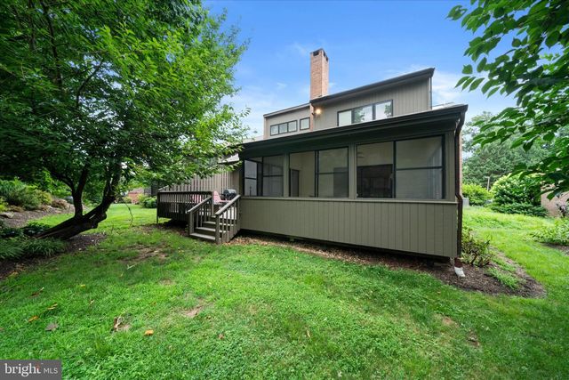122 DOWNS DR, Wilmington, DE 19807