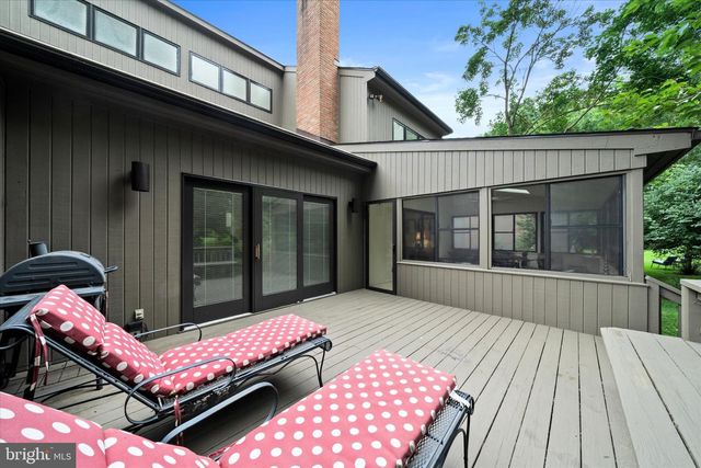 122 DOWNS DR, Wilmington, DE 19807