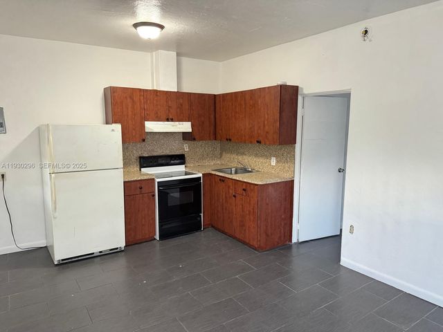 1411 NW 41st St 1411, Miami, FL 33142