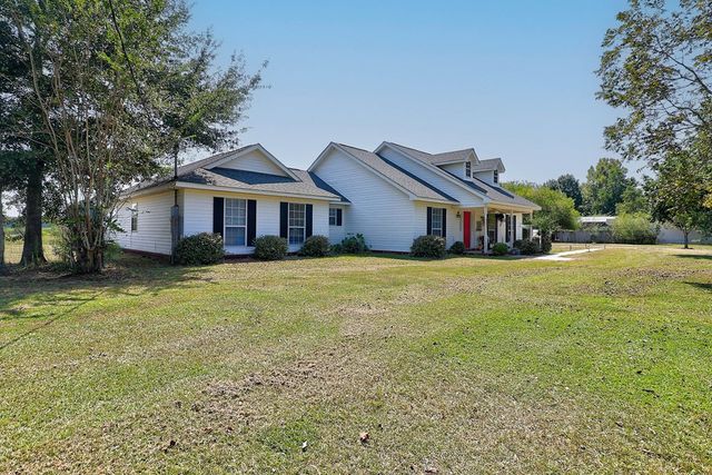 1014 Jeulia Saunders Road, Slocomb, AL 36375