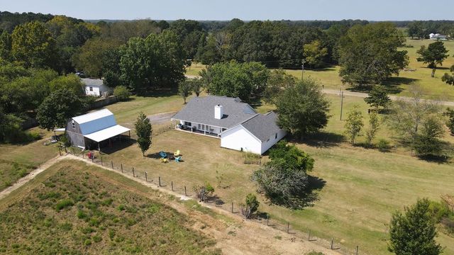 1014 Jeulia Saunders Road, Slocomb, AL 36375