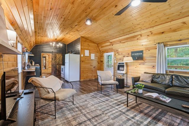 8086, 8222, 8225 Hwy 15, Pine Ridge, KY 41360