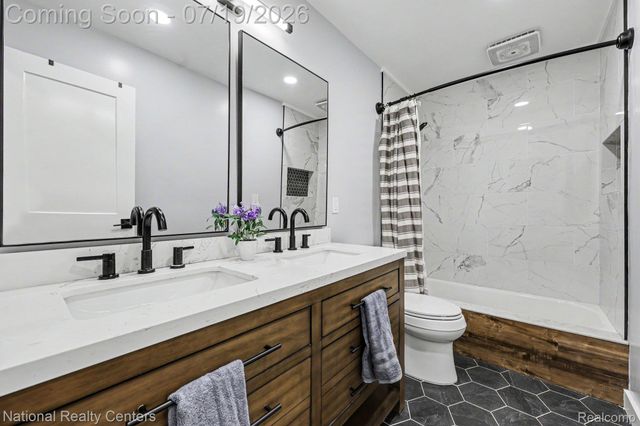 290 Larkspur Street, Ann Arbor, MI 48105