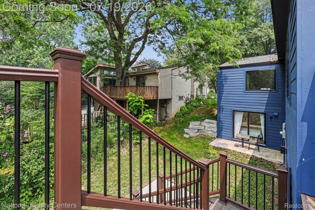 290 Larkspur Street, Ann Arbor, MI 48105