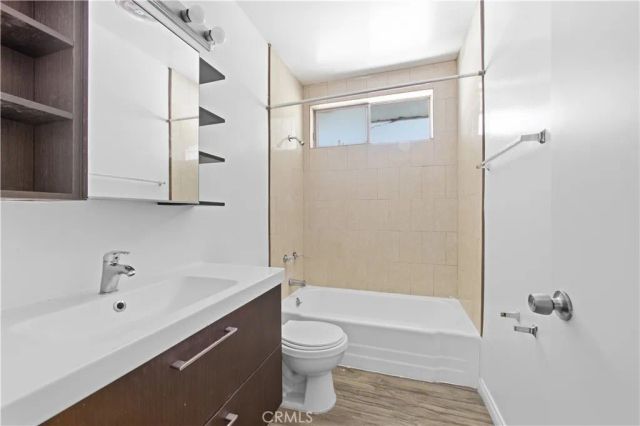 5168 Yarmouth Ave 16, Encino, CA 91316