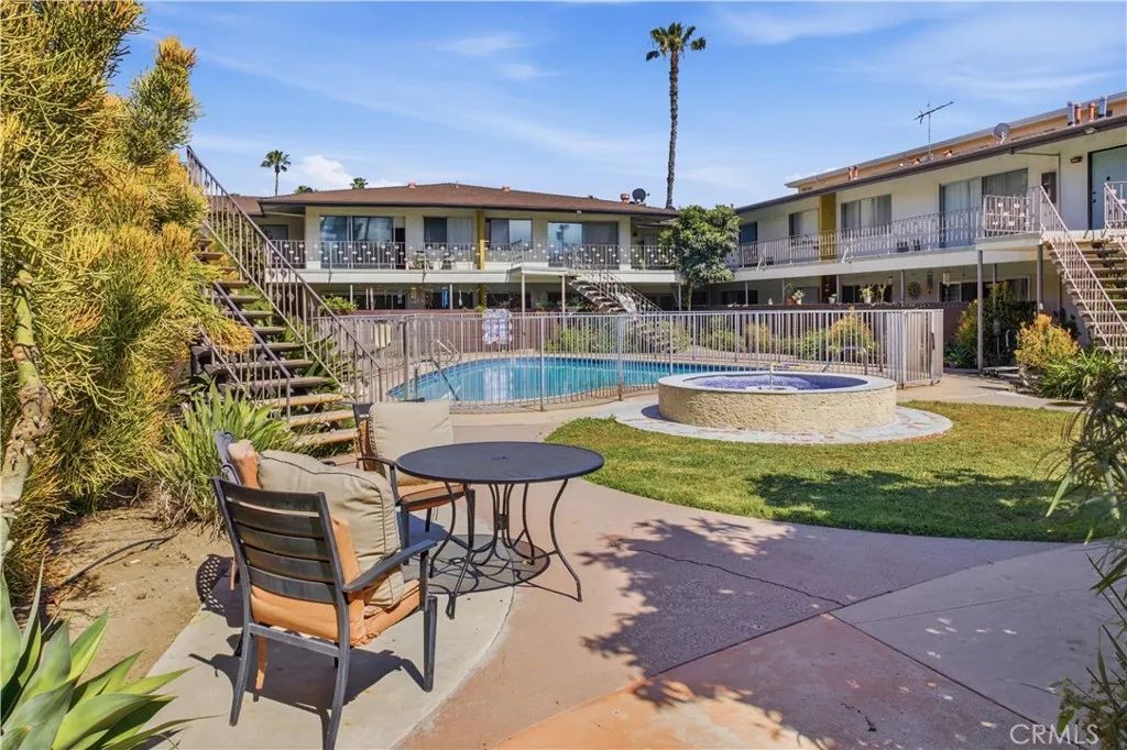 5168 Yarmouth Ave 16, Encino, CA 91316