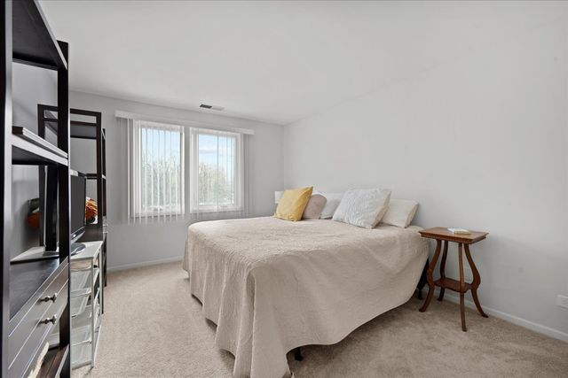 1795 Lake Cook Road 207, Highland Park, IL 60035