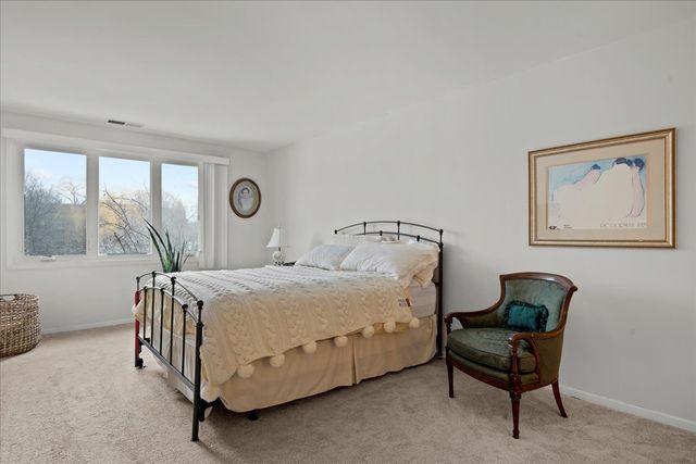 1795 Lake Cook Road 207, Highland Park, IL 60035