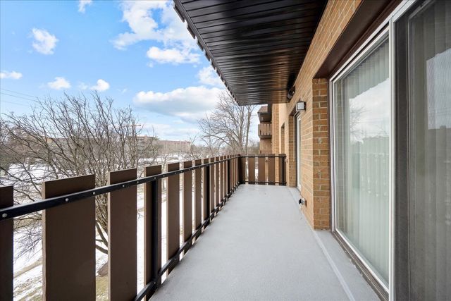 1795 Lake Cook Road 207, Highland Park, IL 60035