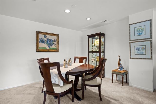 1795 Lake Cook Road 207, Highland Park, IL 60035