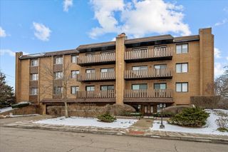 1795 Lake Cook Road 207, Highland Park, IL 60035