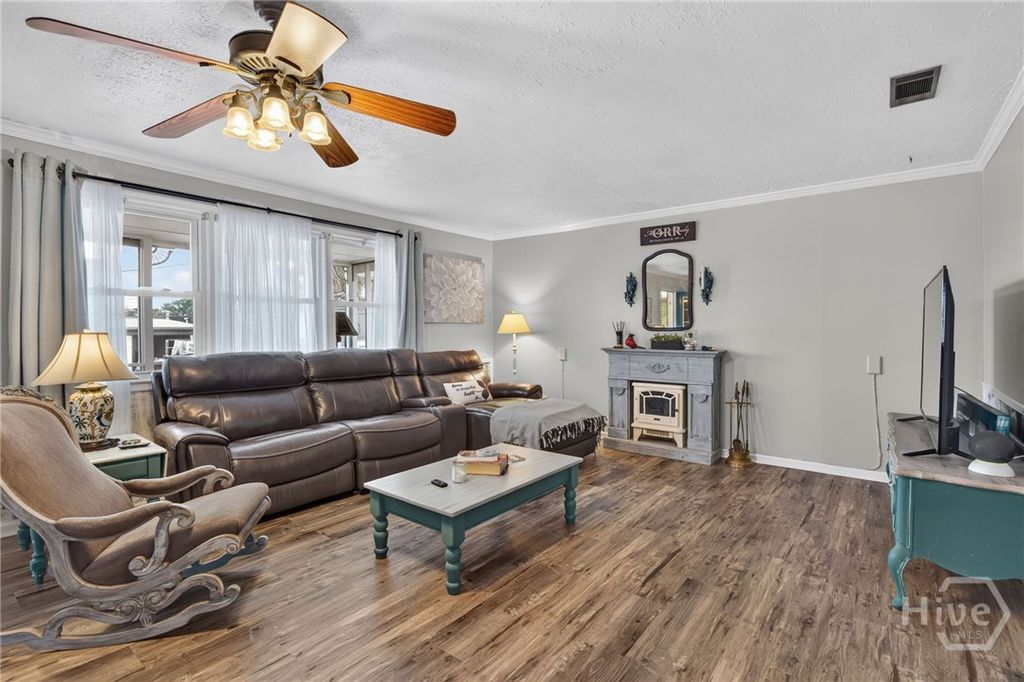 Image 6 of property listing at 505 Jones Avenue, Tybee Island, GA 31328