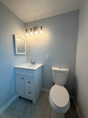 843 SKY LAKE CIRCLE B, Orlando, FL 32809