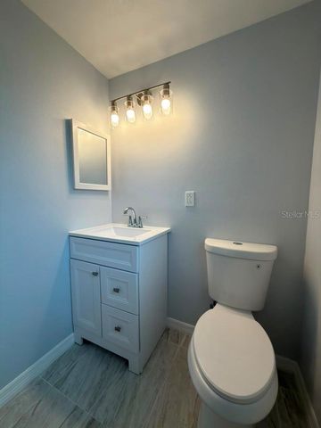 843 SKY LAKE CIRCLE B, Orlando, FL 32809
