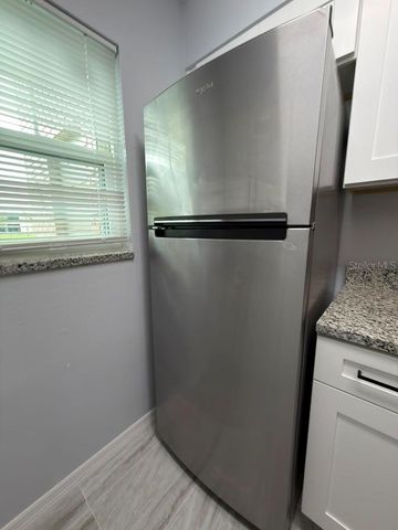 843 SKY LAKE CIRCLE B, Orlando, FL 32809