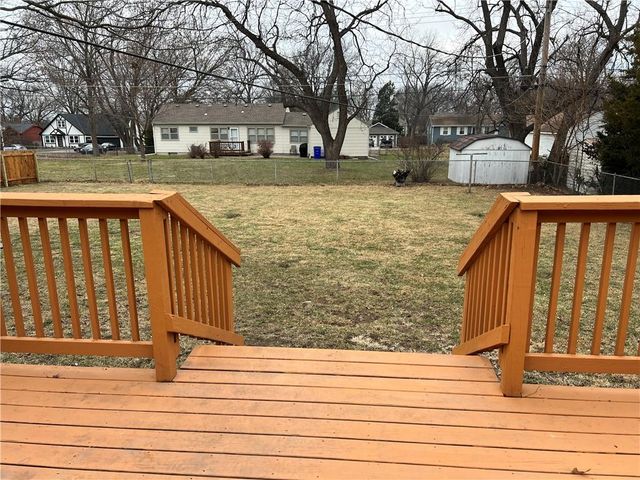 8534 Stearns Avenue, Overland Park, KS 66214