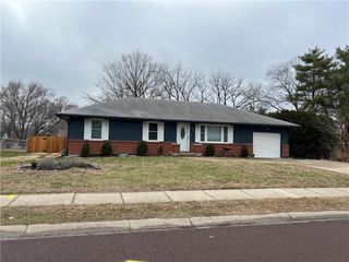 8534 Stearns Avenue, Overland Park, KS 66214
