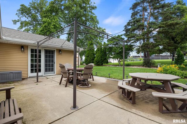 3411 CHARTWELL Street, Peoria, IL 61614