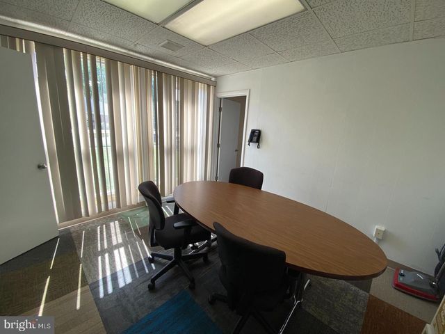 1071 E LANDIS AVE, Vineland, NJ 08360