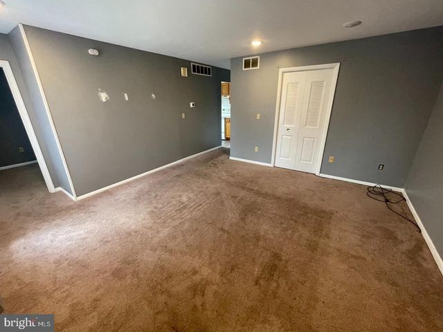 1071 E LANDIS AVE, Vineland, NJ 08360