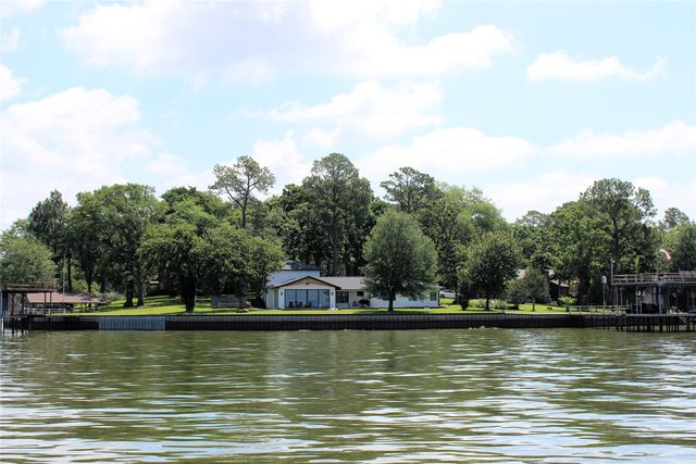 221 Edythe Dee Lane, Mabank, TX 75156