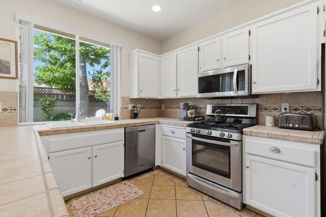 1824 Rail St, Manteca, CA 95337