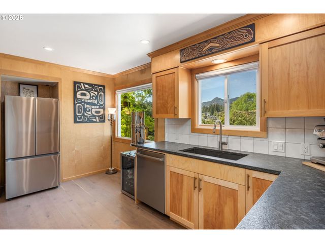 12990 I St, Nehalem, OR 97131
