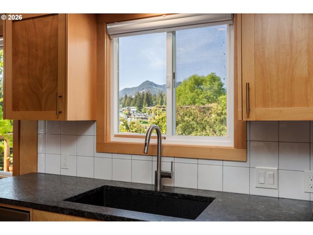 12990 I St, Nehalem, OR 97131