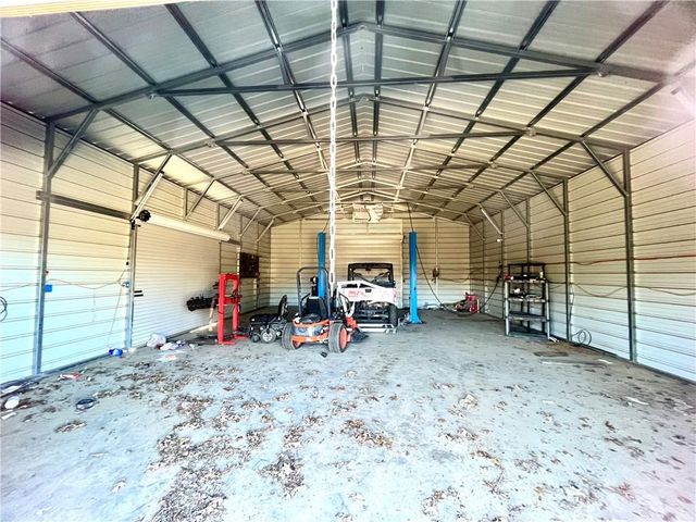 13538 E Mission Road, Nevada, MO 64772