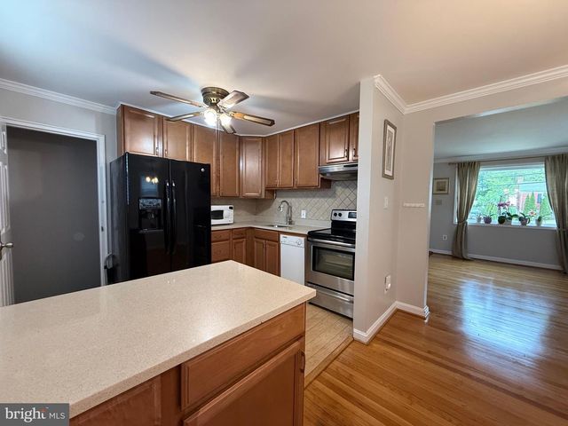 11807 ROCKING HORSE RD, Rockville, MD 20852