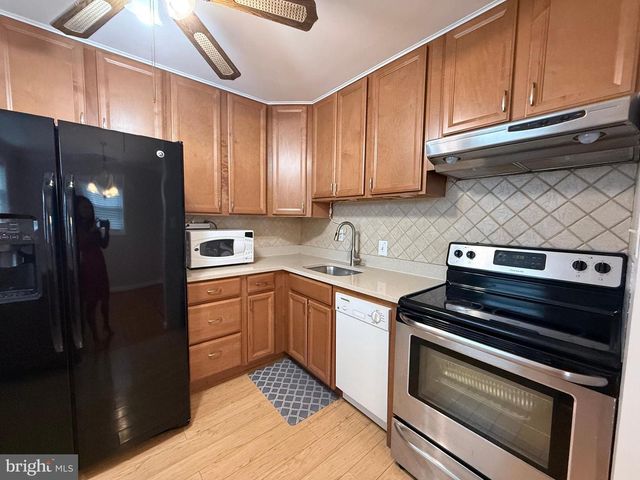 11807 ROCKING HORSE RD, Rockville, MD 20852