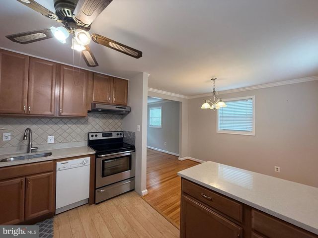 11807 ROCKING HORSE RD, Rockville, MD 20852