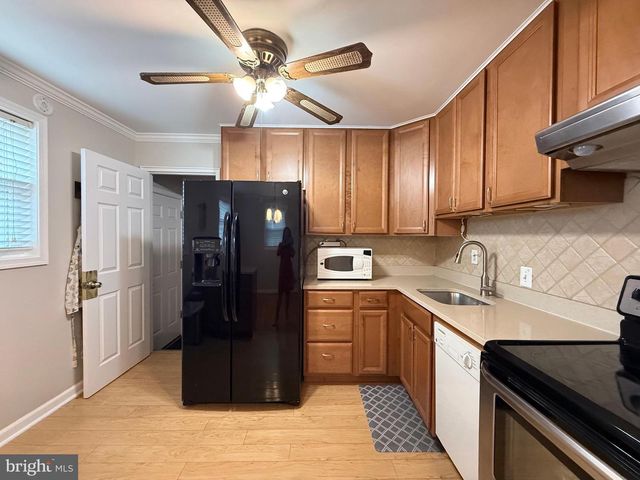 11807 ROCKING HORSE RD, Rockville, MD 20852