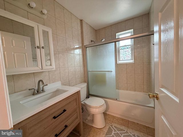11807 ROCKING HORSE RD, Rockville, MD 20852