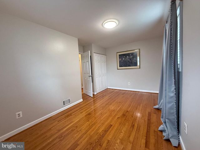 11807 ROCKING HORSE RD, Rockville, MD 20852