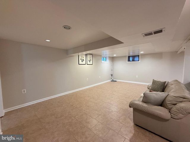 11807 ROCKING HORSE RD, Rockville, MD 20852