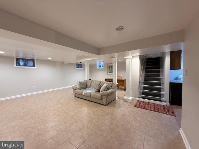 11807 ROCKING HORSE RD, Rockville, MD 20852