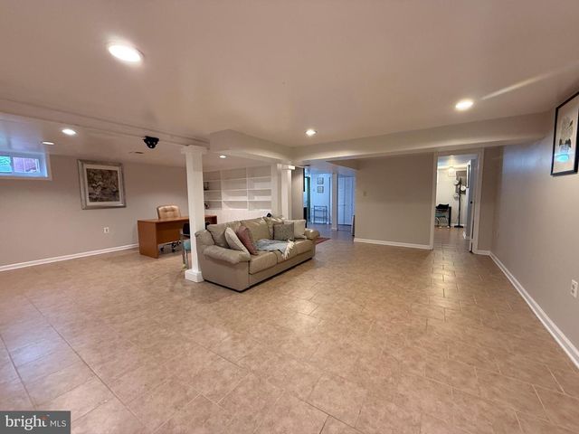 11807 ROCKING HORSE RD, Rockville, MD 20852